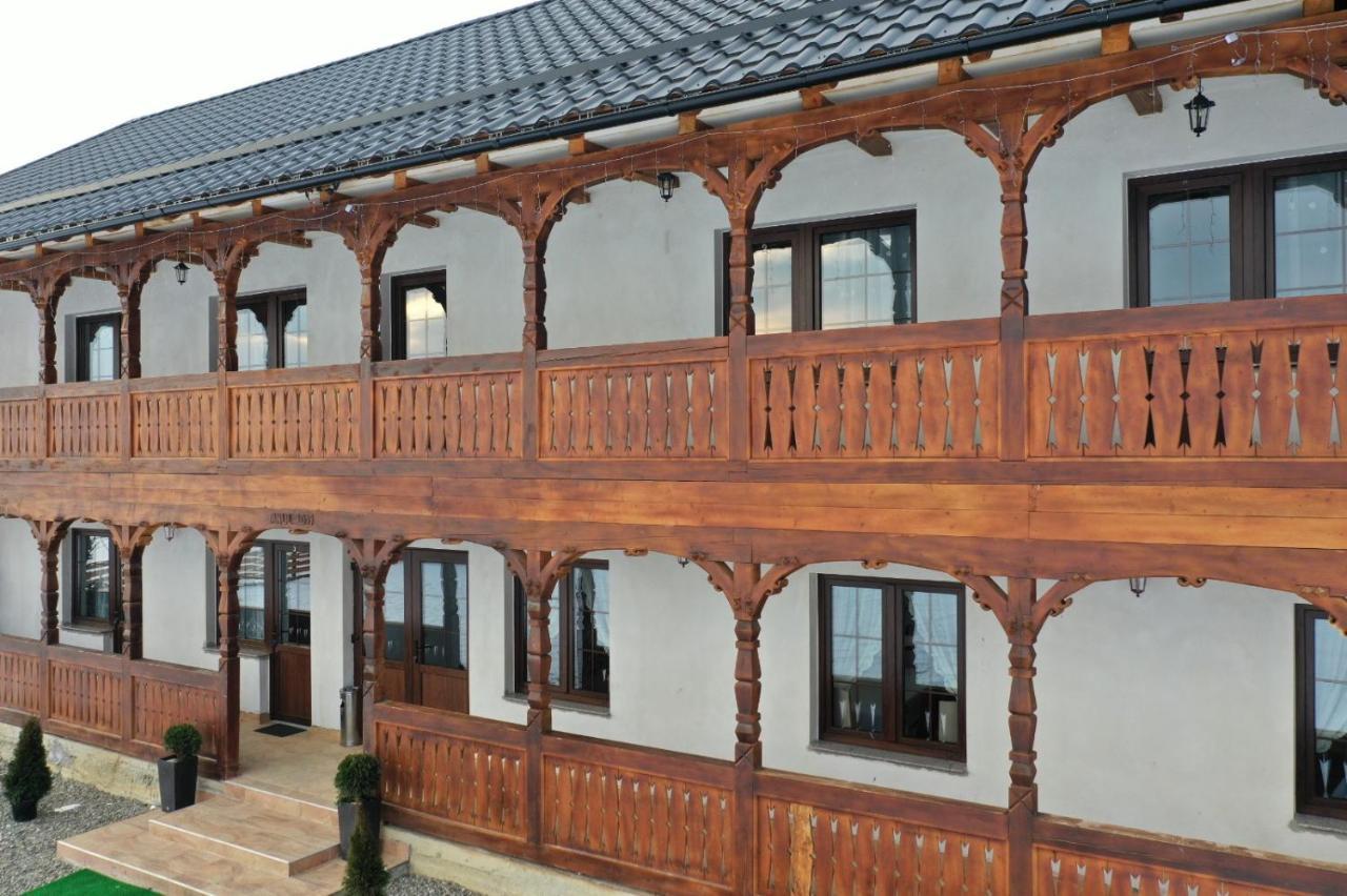 Hotel Conacul Cosaului Feresti Exterior foto
