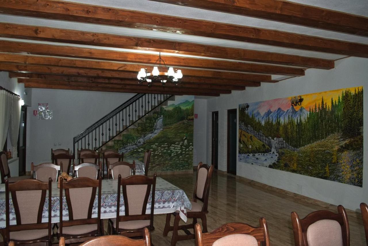 Hotel Conacul Cosaului Feresti Exterior foto