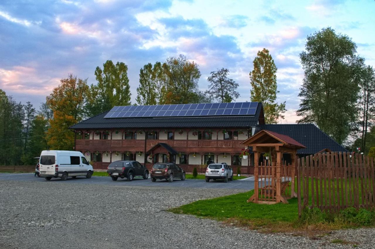Hotel Conacul Cosaului Feresti Exterior foto
